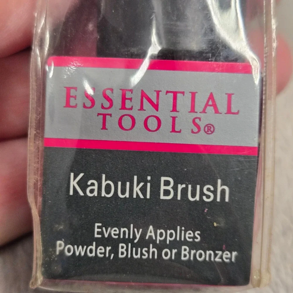 Essential Tools Kabuki Brush 41023 Black Travel Size Face Powder Blush Bronzer